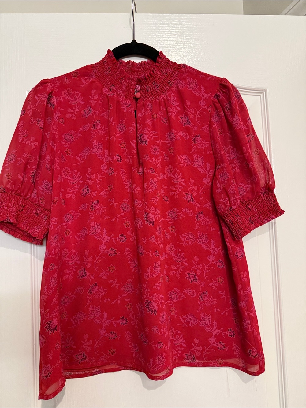 Evereve Red Floral Smocked Neck Short Sleeve Blouse